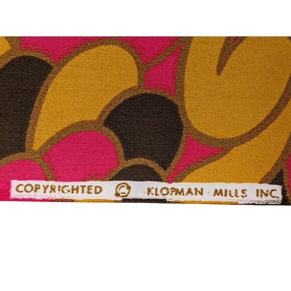 GROOVY FEATHERS FABRIC Klopman Mills Vintage 1970's ~2.25 Yds Poly/Cotton Swirls - Picture 2 of 6